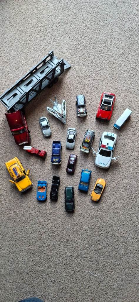 Selection of 19 toys vehicles