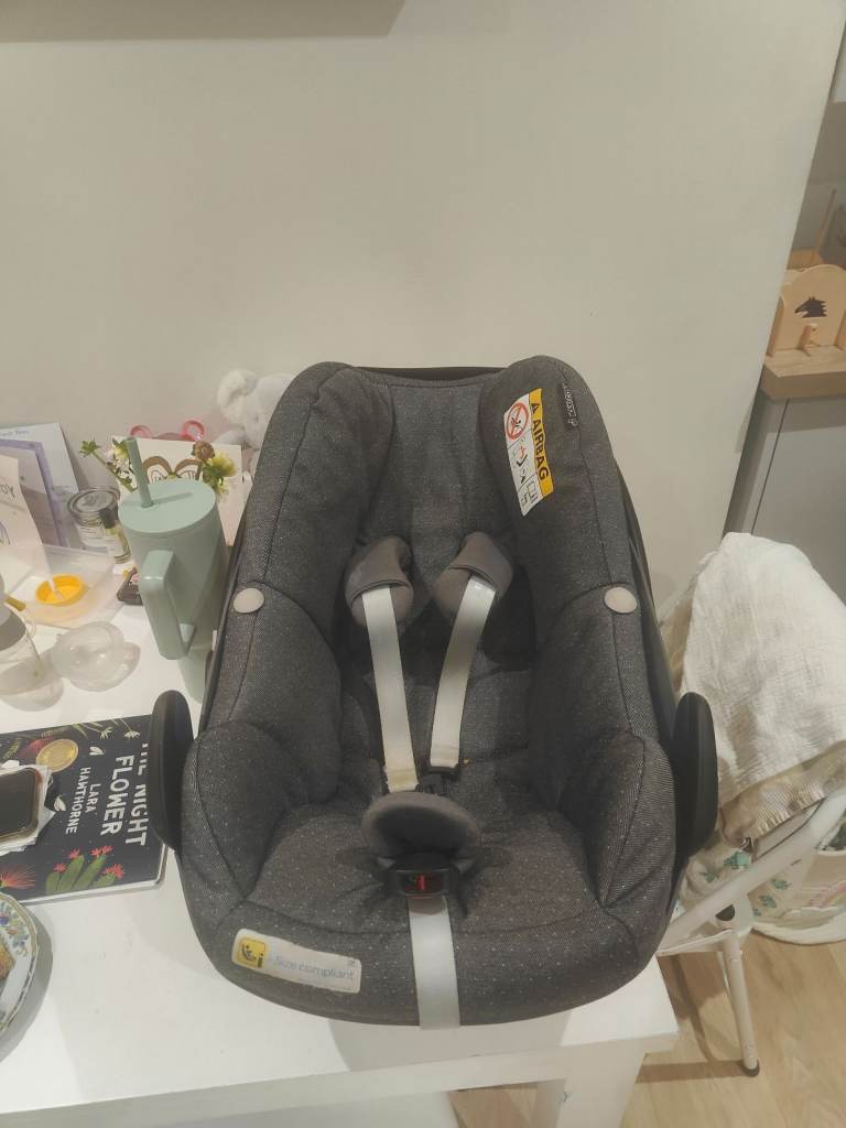 Maxi Cosi pebble plus car seat. 