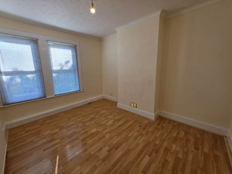 Modern 2 Bedroom Flat To Let – Croydon – Ready To Move In, Company Let Welcome!