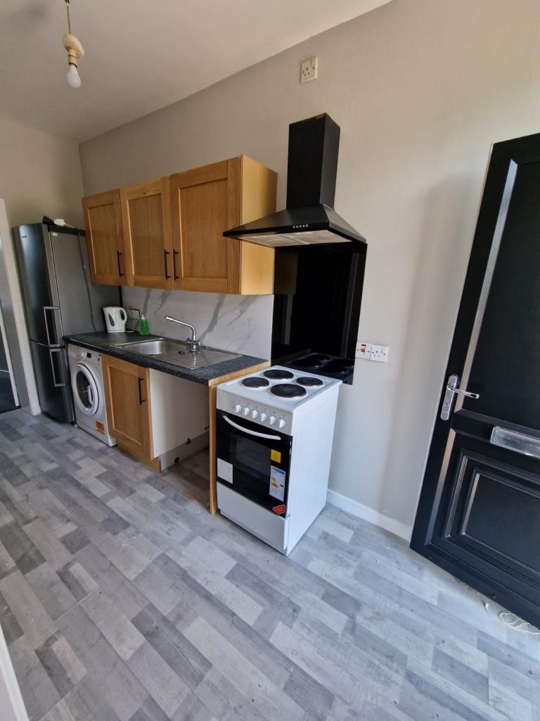 Newly Refurbished 1-bed, main door flat with spare room