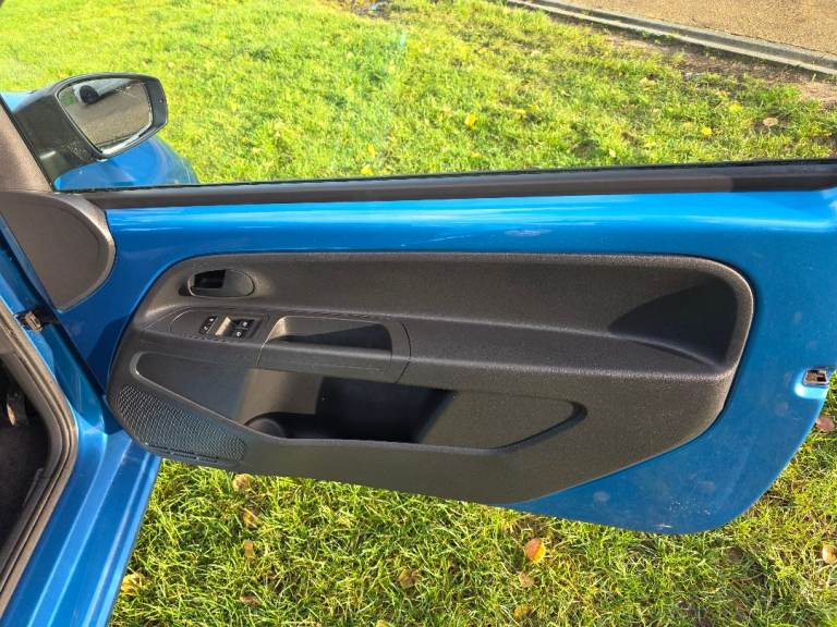 Volkswagen, UP, Hatchback, 2017, Manual, 999 (cc), 3 doors