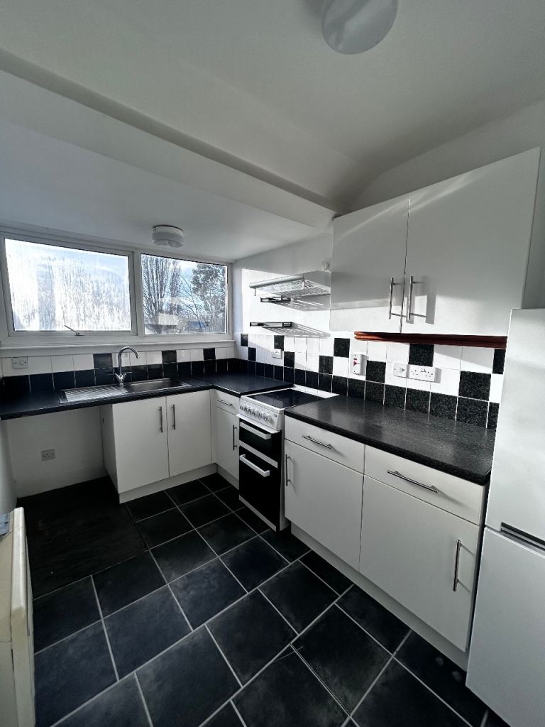 Hull Avenues  - Compact & Cosy, 1 Bedroom, Top Floor Flat