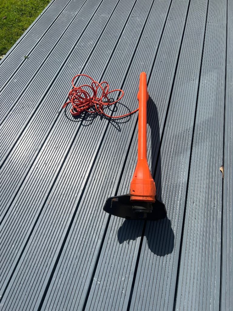 Black and Decker grass strimmer 