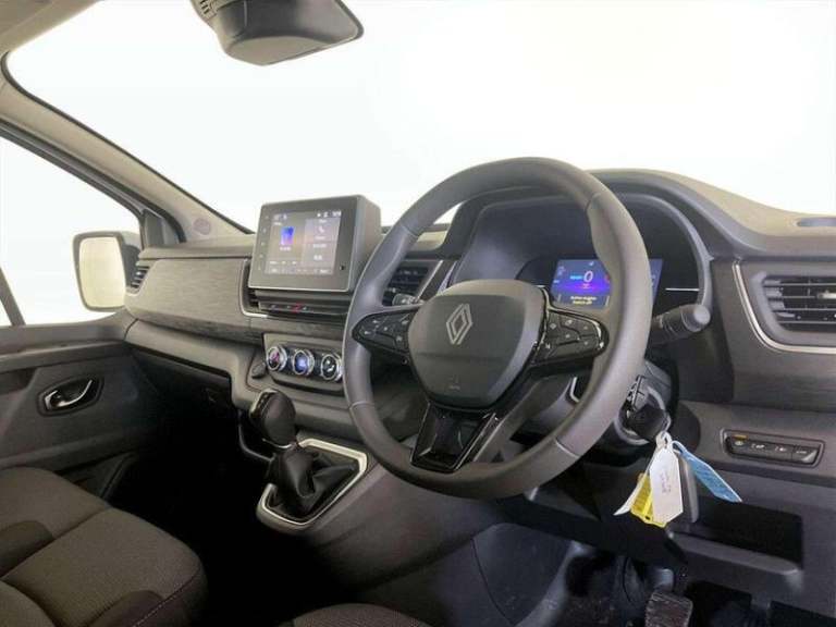 2025 Renault Trafic E-Tech LL30 52kWh Advance Auto L2 H1 5dr Automatic Panel Van Electric Automatic