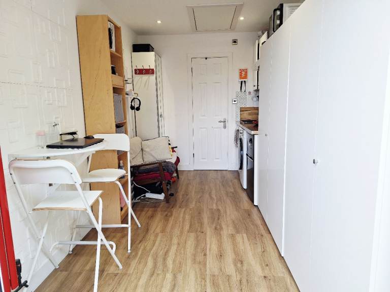 Room available caerphilly 