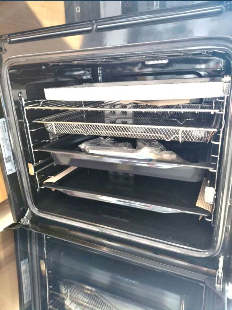 PRICED FOR QUICK SALE & OPEN TO OFFERS! Brand New HiSense Hi8 WiFi Electric Oven & HiSense Gas Hob 