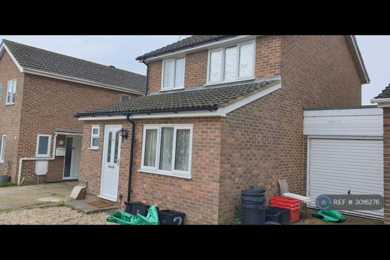 3 bedroom house in Lowestoft Close, Lower Earley, Reading, RG6 (3 bed) (#3016276)