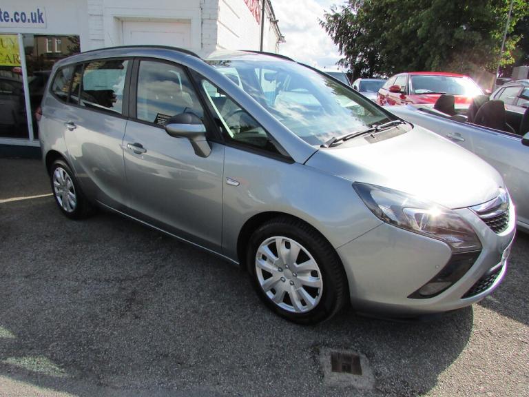 2015 Vauxhall Zafira Tourer 1.8. EXCLUSIV Used MPV Petrol Manual