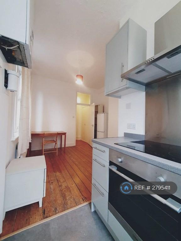 3 bedroom flat in Cleveland Mansions, London, SW9 (3 bed) (#2795411)