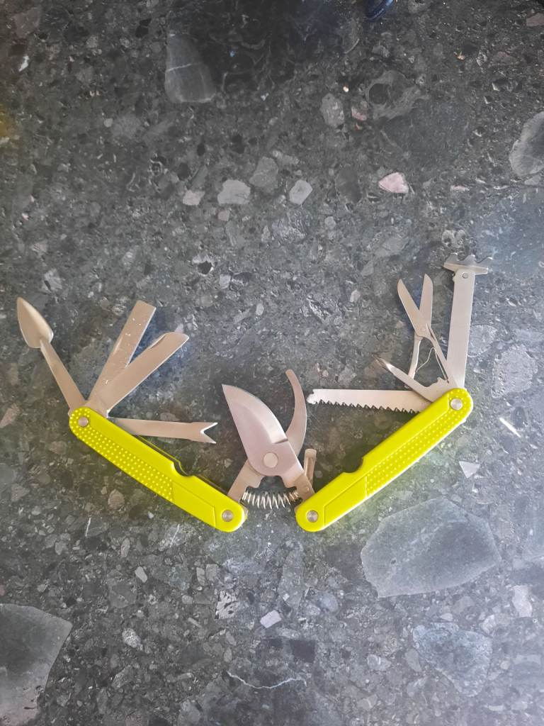 Garden secateurs/multifunction tool.