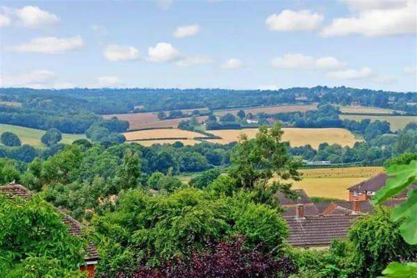 Offered: 2 bed house Kent coast for 2 bed house SW london