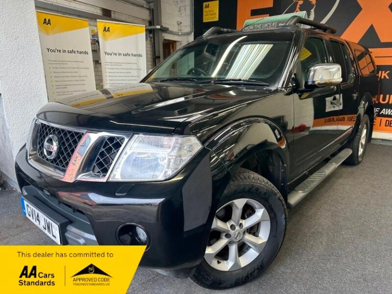 No VAT, Nissan Navara 2.5 dci Tekna 4x4 double cab, colour coded rear canopy.