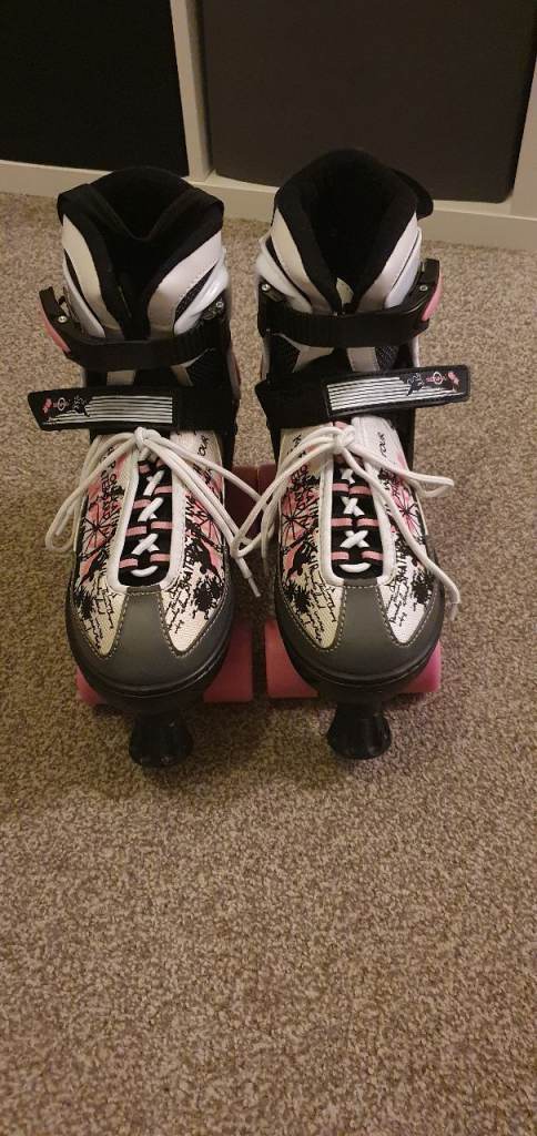 KIDS ADJUSTABLE QUAD ROLLER SKATES