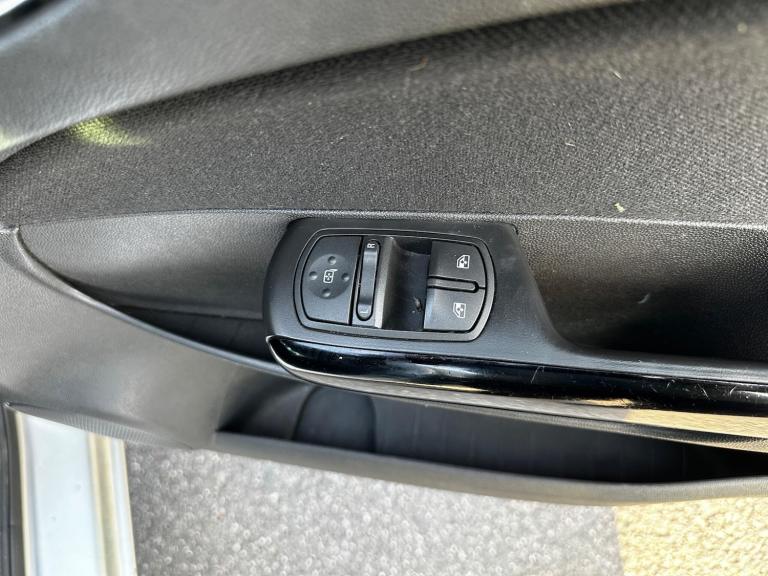 2009 Vauxhall Corsa 1.4i 16v SXi 5dr HATCHBACK Petrol Manual