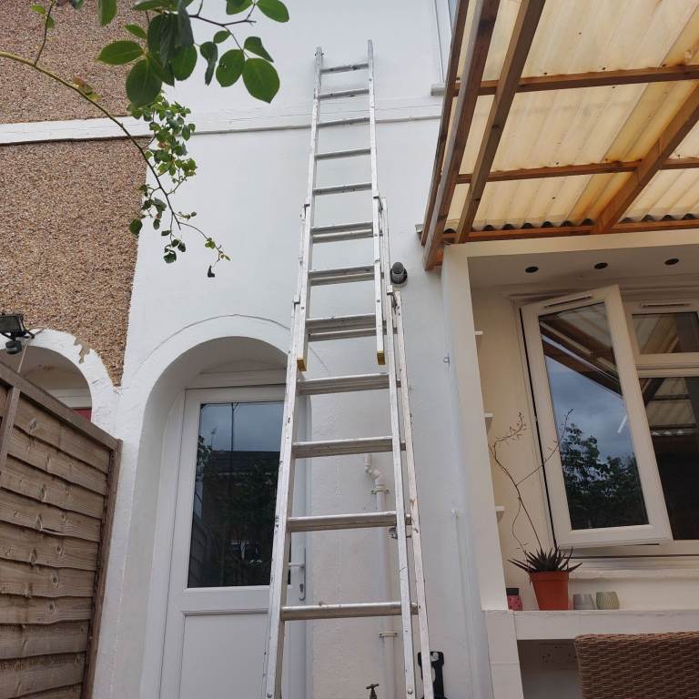 1X LYTE 3-SECTION TRADE ALUMINIUM EXTENSION LADDER., Robust Aluminium Triple Extension Ladder 