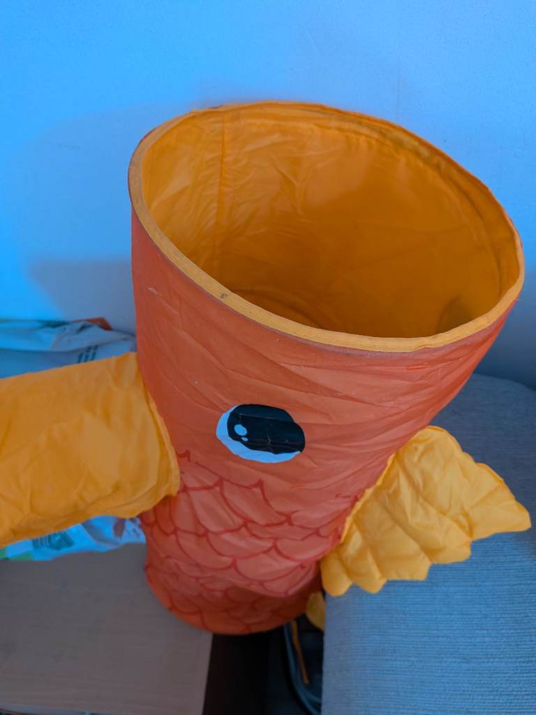 Cat bed, toys, tunnel 