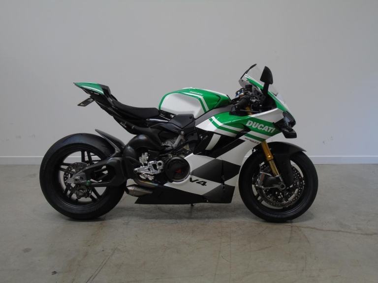 2025 Ducati Panigale v4 Tricolore, 1 previous owner, Racing Silencers