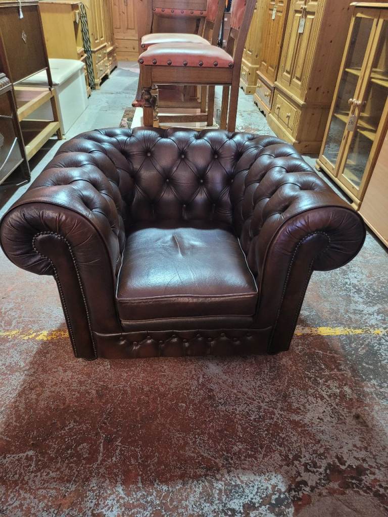 Classic Brown Chesterfield Leather Armchair – Good Condition