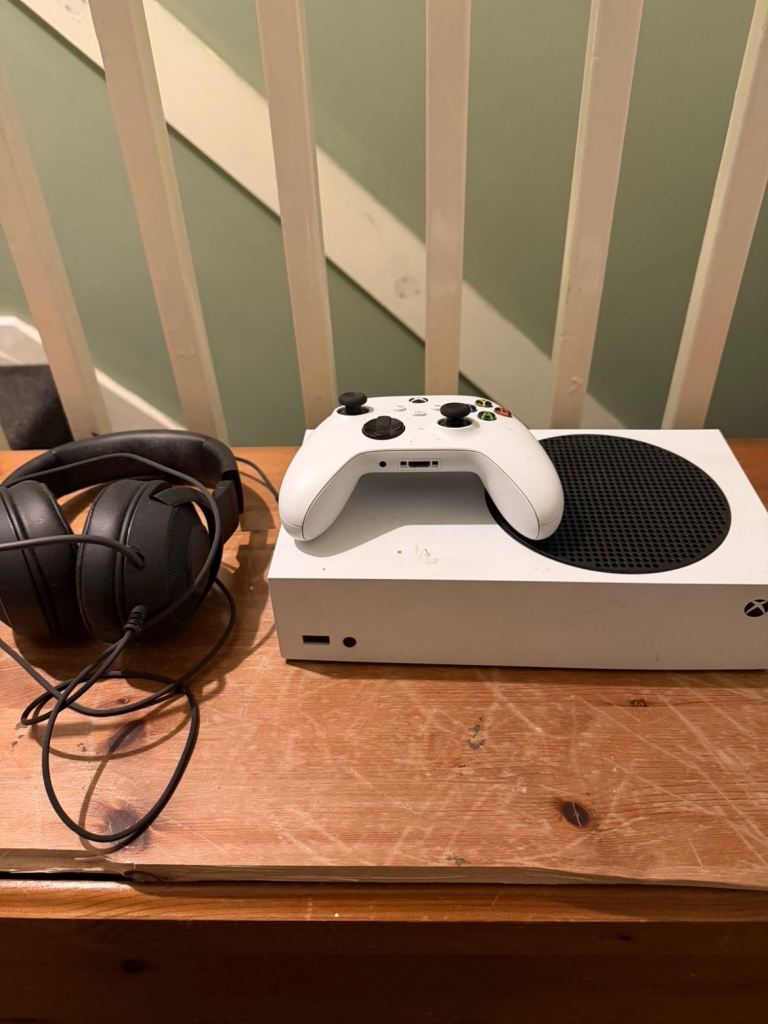 XBOX series S with headset 