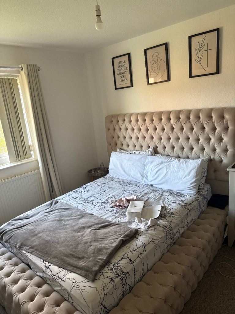 King bed gaslft frame 