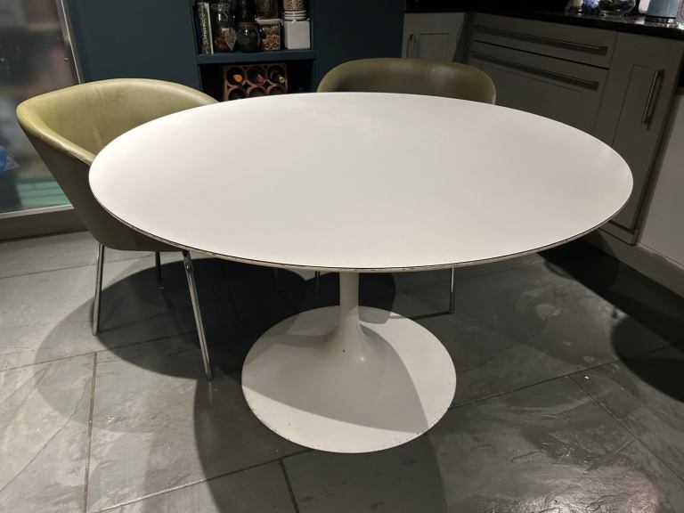 DESIGN CLASSIC! Eero Saarinen Tulip Dining Table Model 164 - c.1970-120cm