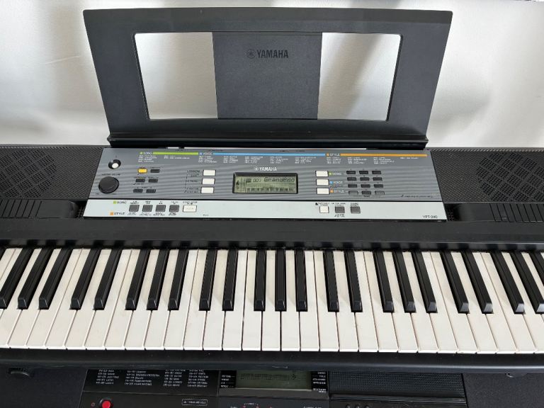 Yamaha YPT-240 Electric Keyboard – Good Condition