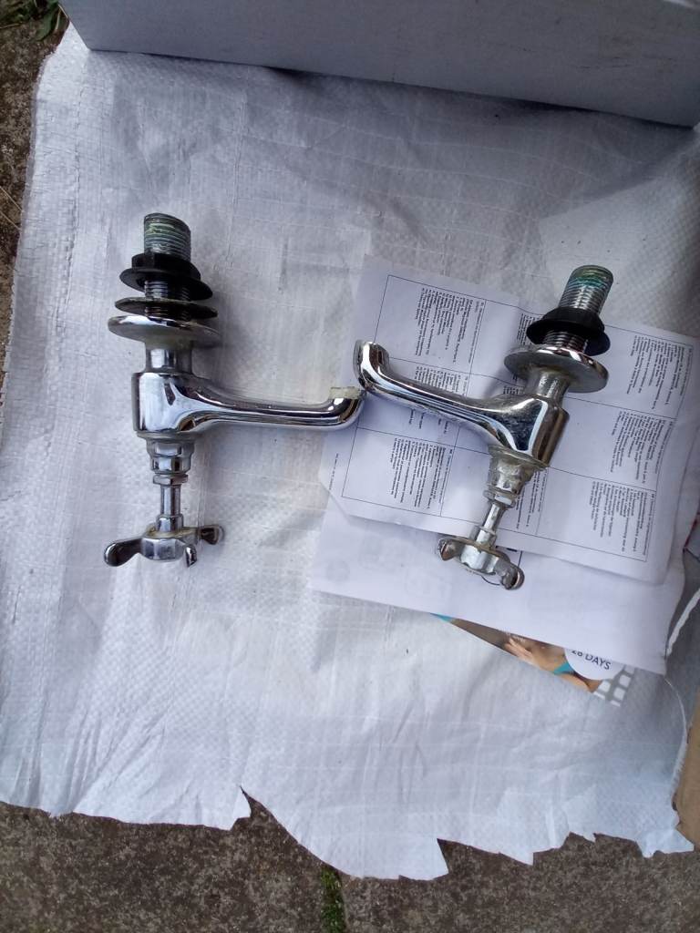 BATH UNUSED STORED IN GARAGE.  AS NEW CONDITION Halcyon Square 1750 x 800