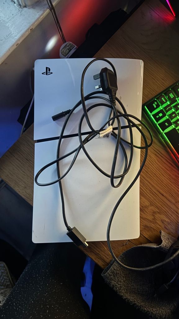 PlayStation 5 slim dig 1T, 2 controllers open to offers 
