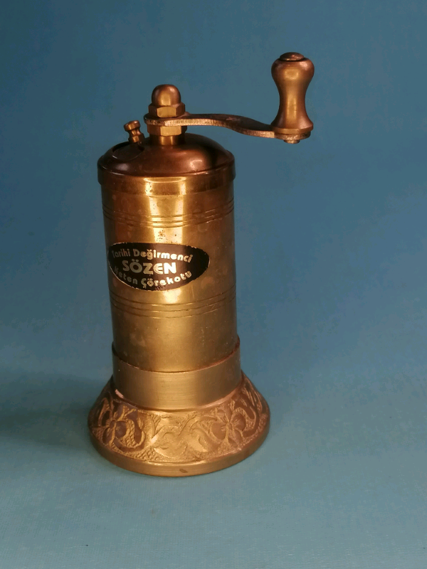 4,5inch Vintage brass spice grinder, salt, pepper grind mill. 