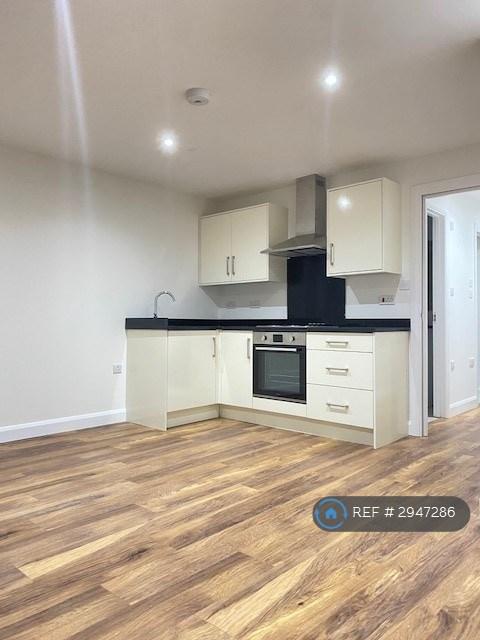 1 bedroom flat in Canberra Rd, West Ealing, W13 (1 bed) (#2947286)