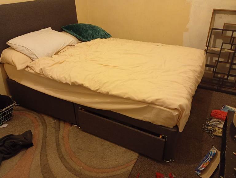 4 months old brand new small double bed with mattress and headboard 
