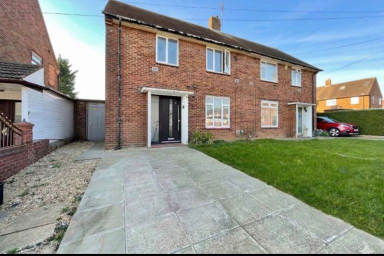 3-Bedroom House to Rent – Farley Hill, Luton | £1,700 PCM