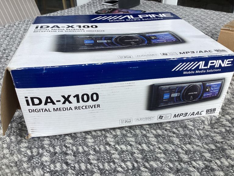 Alpine i D-X100 MP3/iPod Car Radio