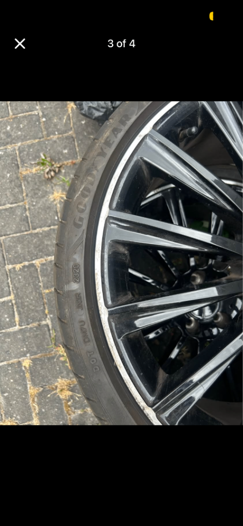 4x Mercedes Alloy Wheels + Run-Flat Tyres – 3 Good Alloys + 1 Damaged