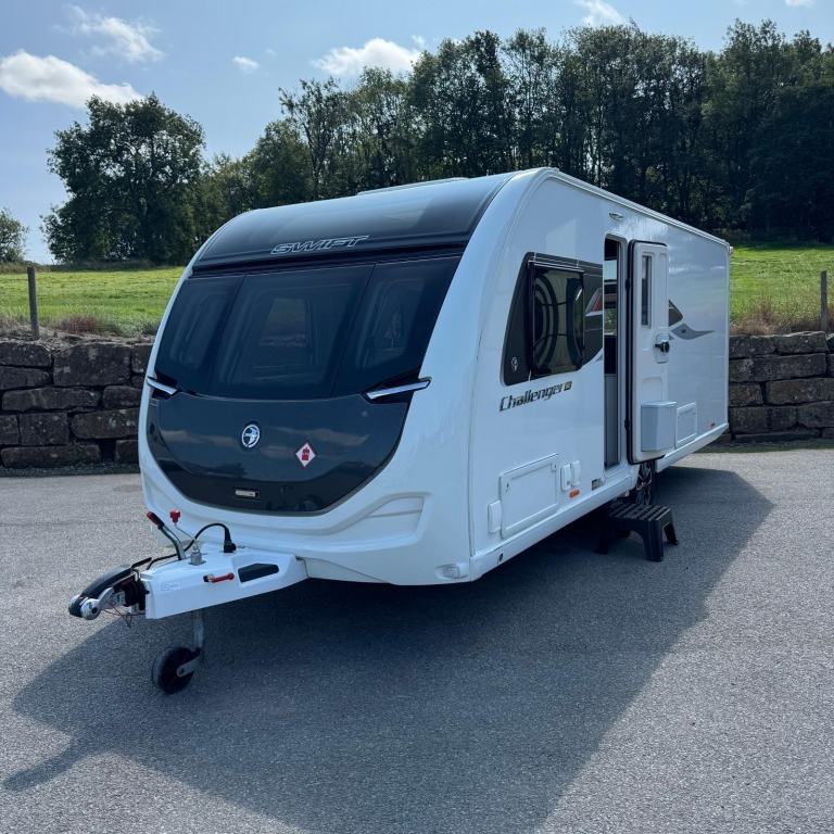 2023 Swift Challenger SE 580-4 berth-Fixed island bed-1 owner-FSH-Awning inc. 