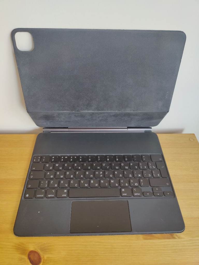 Apple Magic Keyboard for iPad Pro 12.9" (3rd/4th Gen) – UK English & Russian Layout