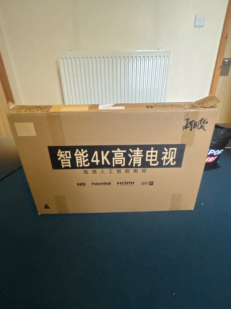 New 4K Smart TV in Box 32 inch