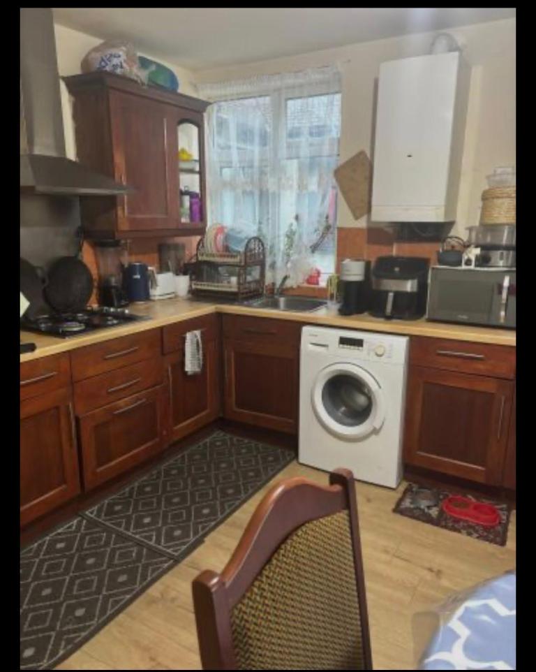 King size Room in Upton Park Green street 400£ monthly rent includes all Bills 