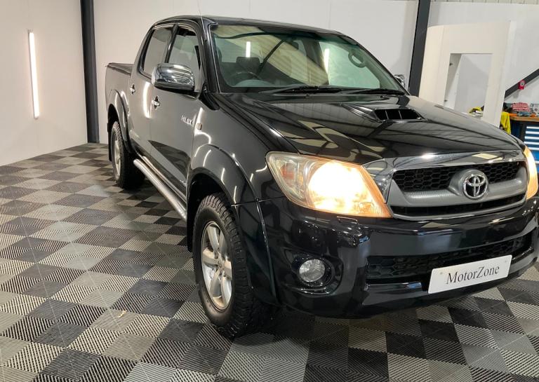 2011 Toyota Hilux 3.0 D-4D Invincible Pickup 4dr Diesel Auto 4WD (227 g/km, 171 bhp) Pick Up Dies...