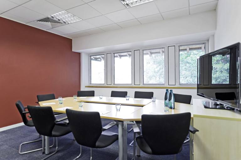 Birmingham - B37 7YN \ Large Office Space with a Flexible Layout