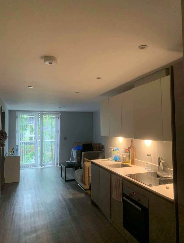 1 Bed & 1 Bathroom Flat for Rent - Worcester Park - 1 Minute from Station