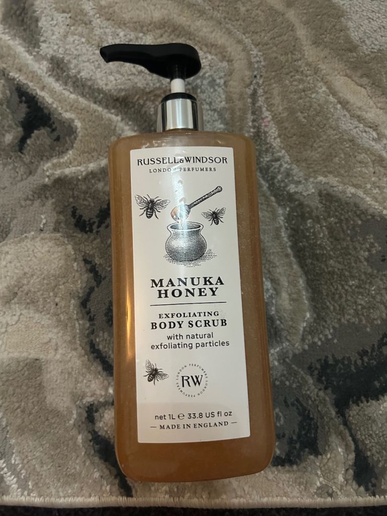 Russell & Windsor body scrub 