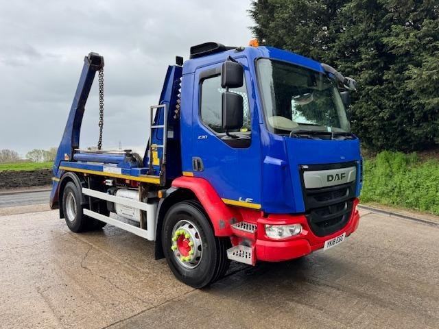 2018 18 DAF LF 230 Euro 6 Hyva extending arm skip loader