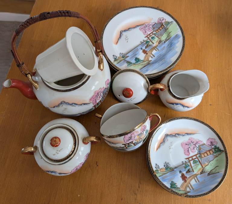 Vintage Chinese Hand Painted Tea Set - Pot/Jugs/Bowl/6xPlates/2 Cups/6xSaucers