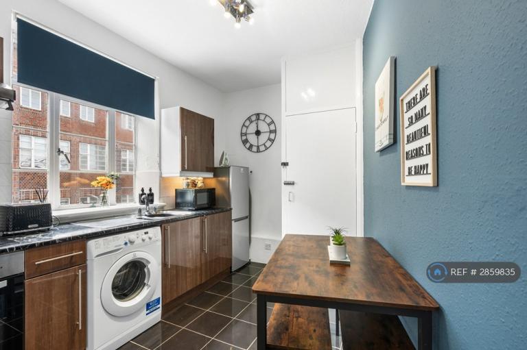 1 bedroom flat in Regent House, Brighton, BN1 (1 bed) (#2859835)