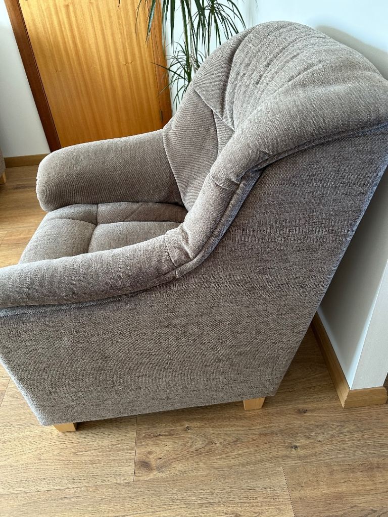 Recliner and armchair 