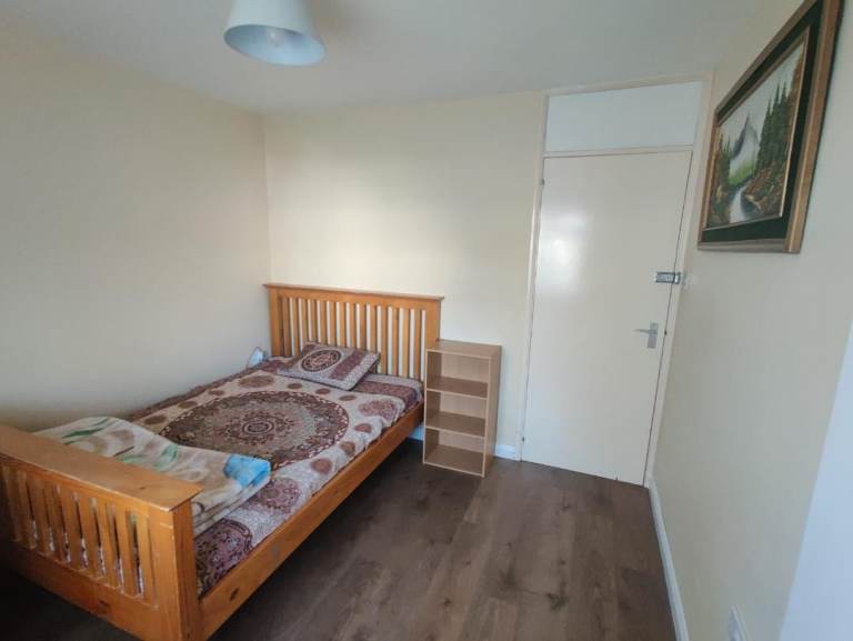 Double Bedroom for Single Person