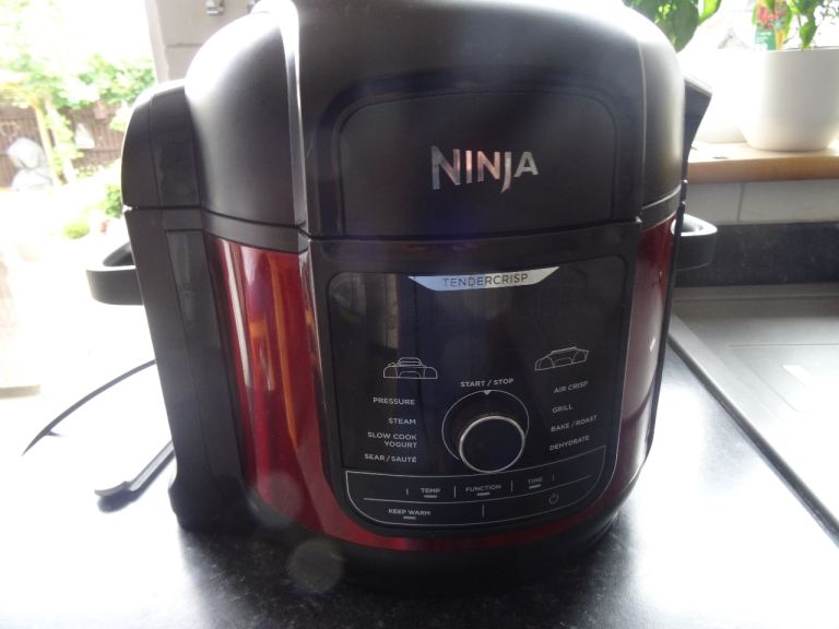 Ninja Foodi Multi-Cooker - Black and Red, Good Condition