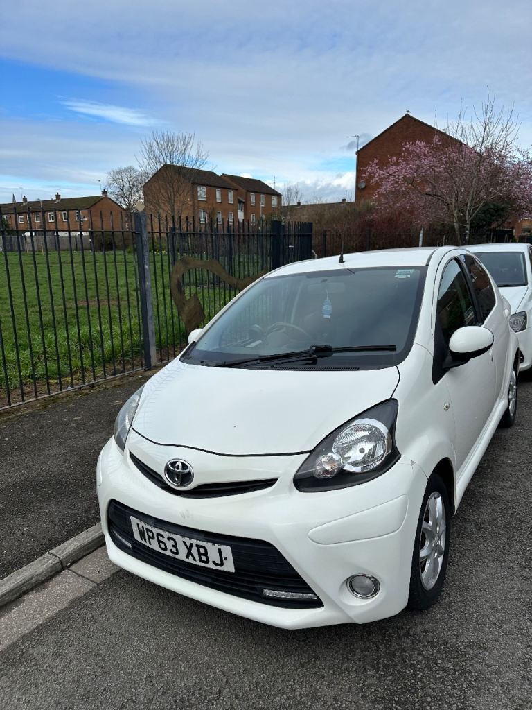 Toyota, AYGO, Hatchback, 2014, Manual, 998 (cc), 5 doors
