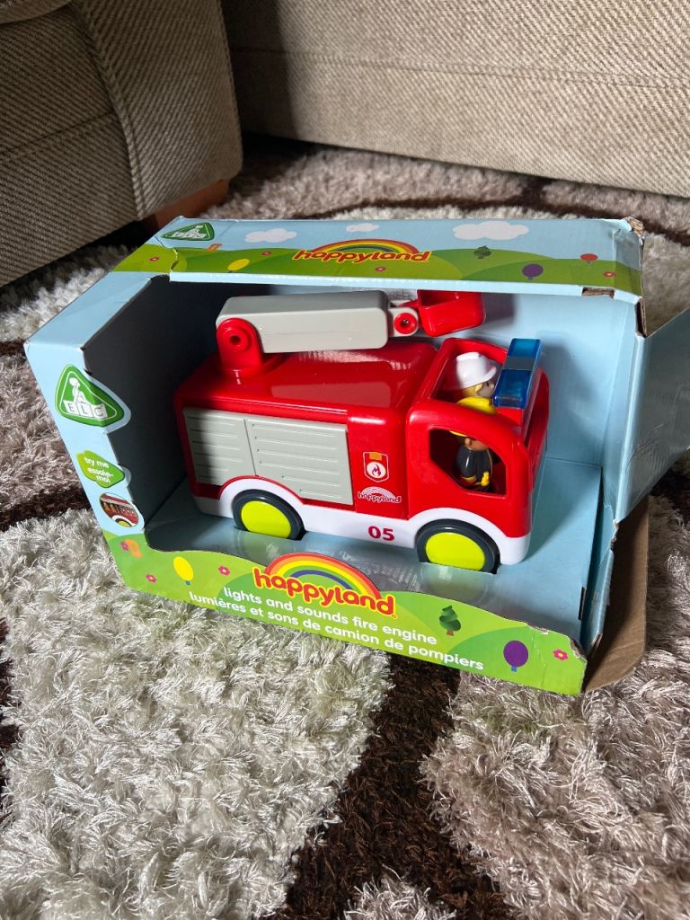 Happyland Lights and Sounds Fire Engine – NEW in Box